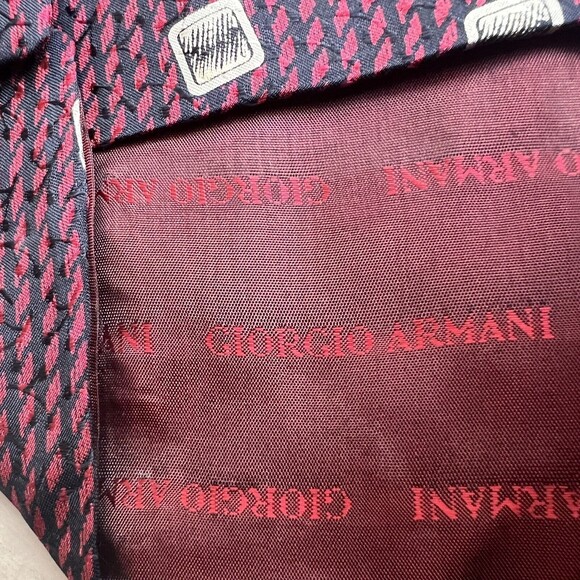 Giorgio Armani Cravatte Red & Black 100% Silk Italian Tie w/ Geometric Accents - Picture 4 of 13